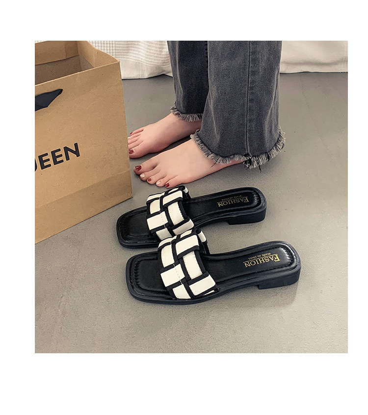 French luxury flat sandals for women to wear in summer, Xiaoxiang Feng 2023, new influencer going out to the beach, flip flops_voghion.com
