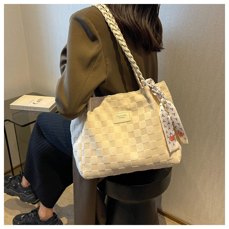Large-capacity commuter tote bag 2023 new summer fashion large bag, women's checkered high-end and stylish single-shoulder bag undefined
