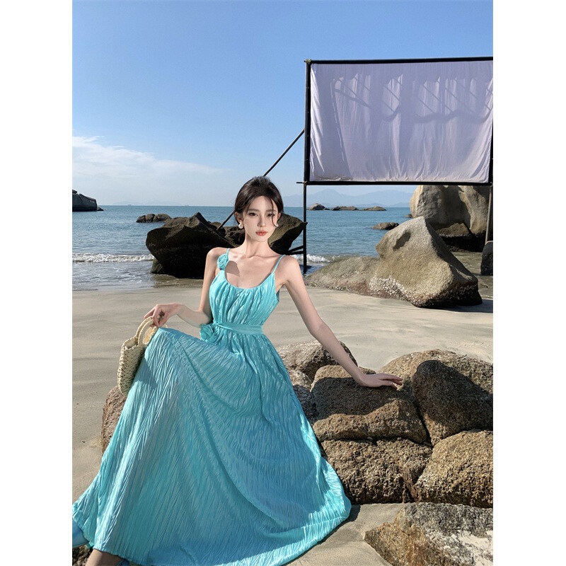 Yu Xiaoxiao's Blue Mermaid-Style Romantic and Elegant Textured Long Chiffon Strap Dress for Women, Early Spring Collection