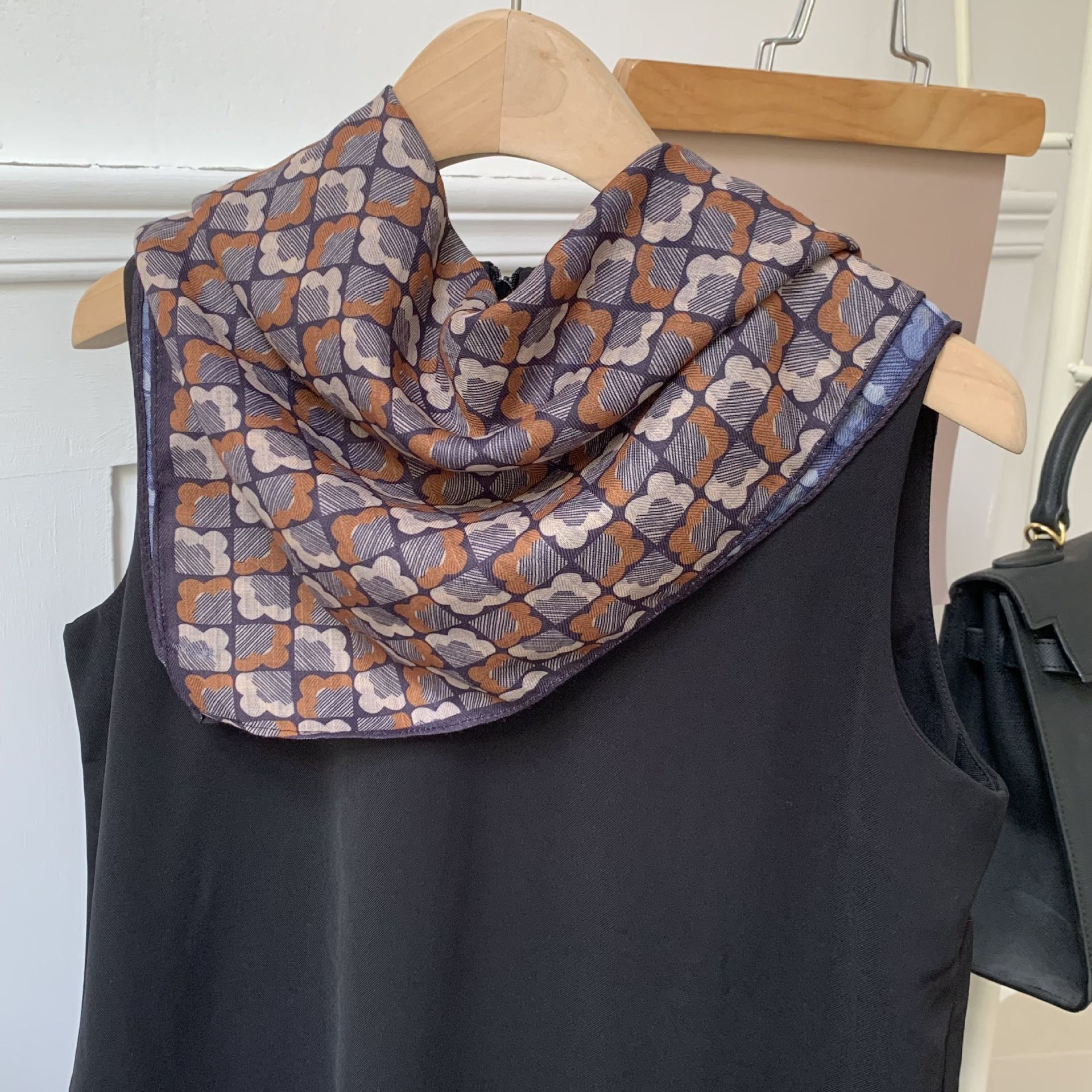 Pañuelo de seda de algodón y lino, bufanda cuadrada grande, estilo de verano de alta gama, estilo de todo fósforo literario, estilo étnico retro, bufanda de flores de anacardo, chal femenino