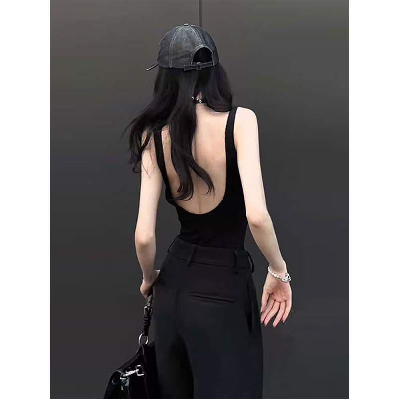胸パッド付き黒キャミソール、女性用夏用アウター、アメリカンスタイルの大きなバックレストップ、滑り止めショルダーストラップ、ホットガールの美しい背中、中空デザイン|undefined