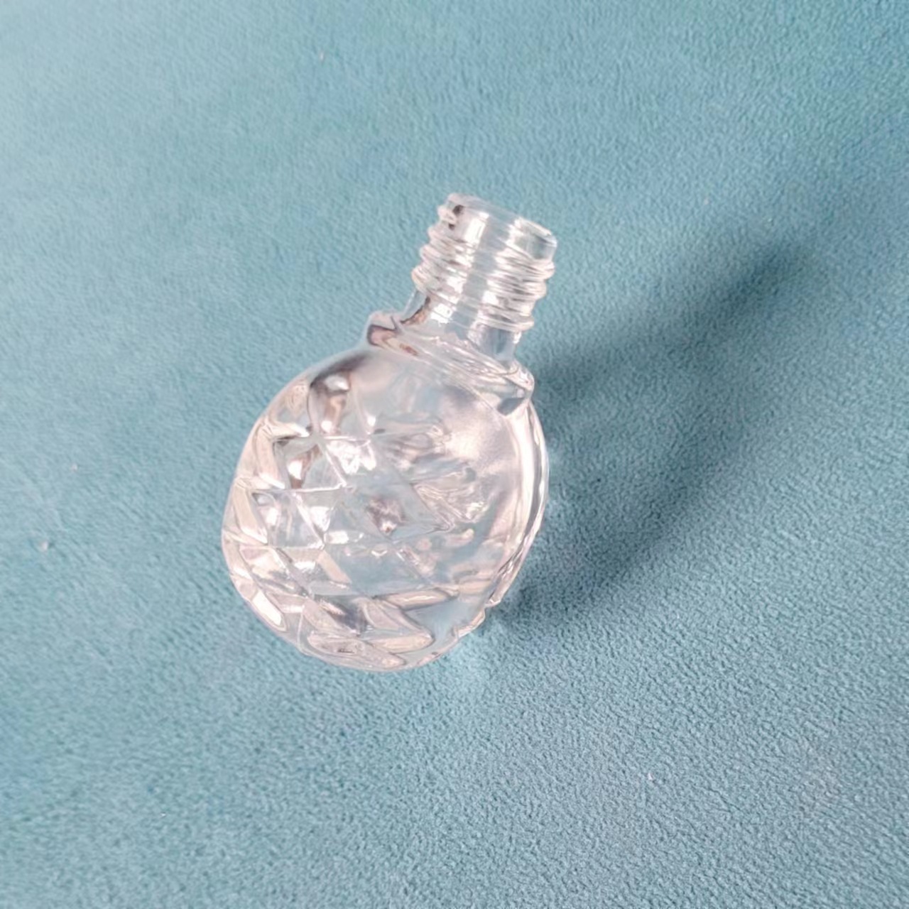 Botella de esmalte de uñas de dos cabezas Botella de pegamento para colorear productos para el cuidado de la piel Botella de maquillaje de subempaque Botella de brillo de labios portátil líquido de diferentes propiedades