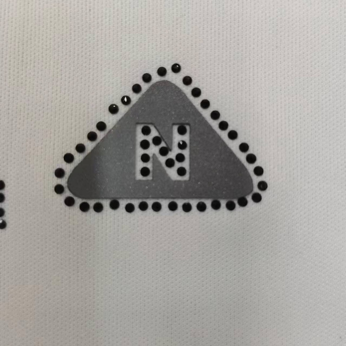 丰达高品质服装热转印硅胶烫标潮牌立体商标logo矽利康标牌软胶