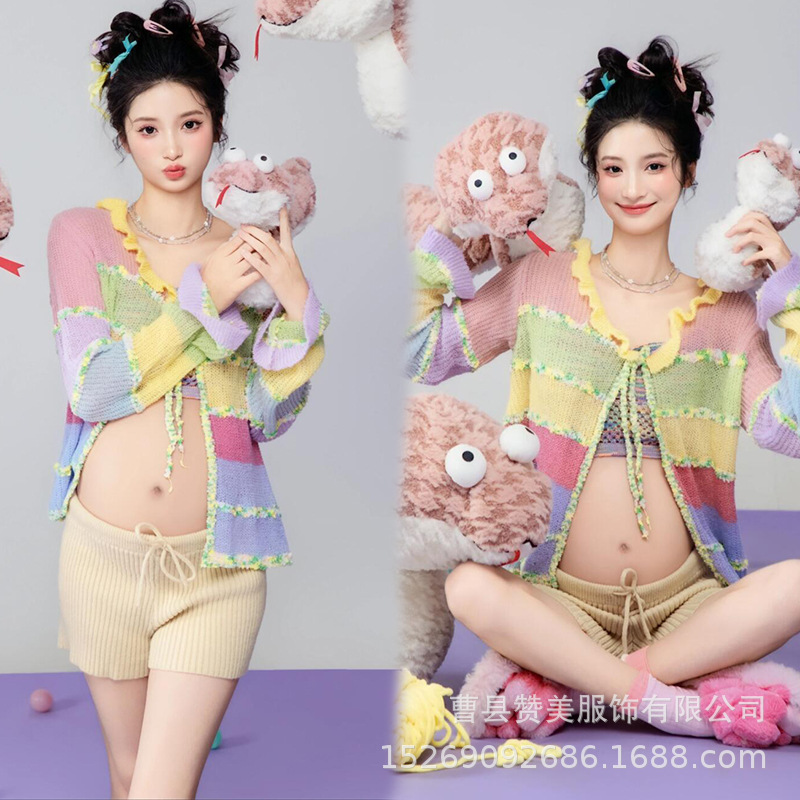 妊婦の写真撮影の服装の影楼のテーマはファッション的で美しいです。