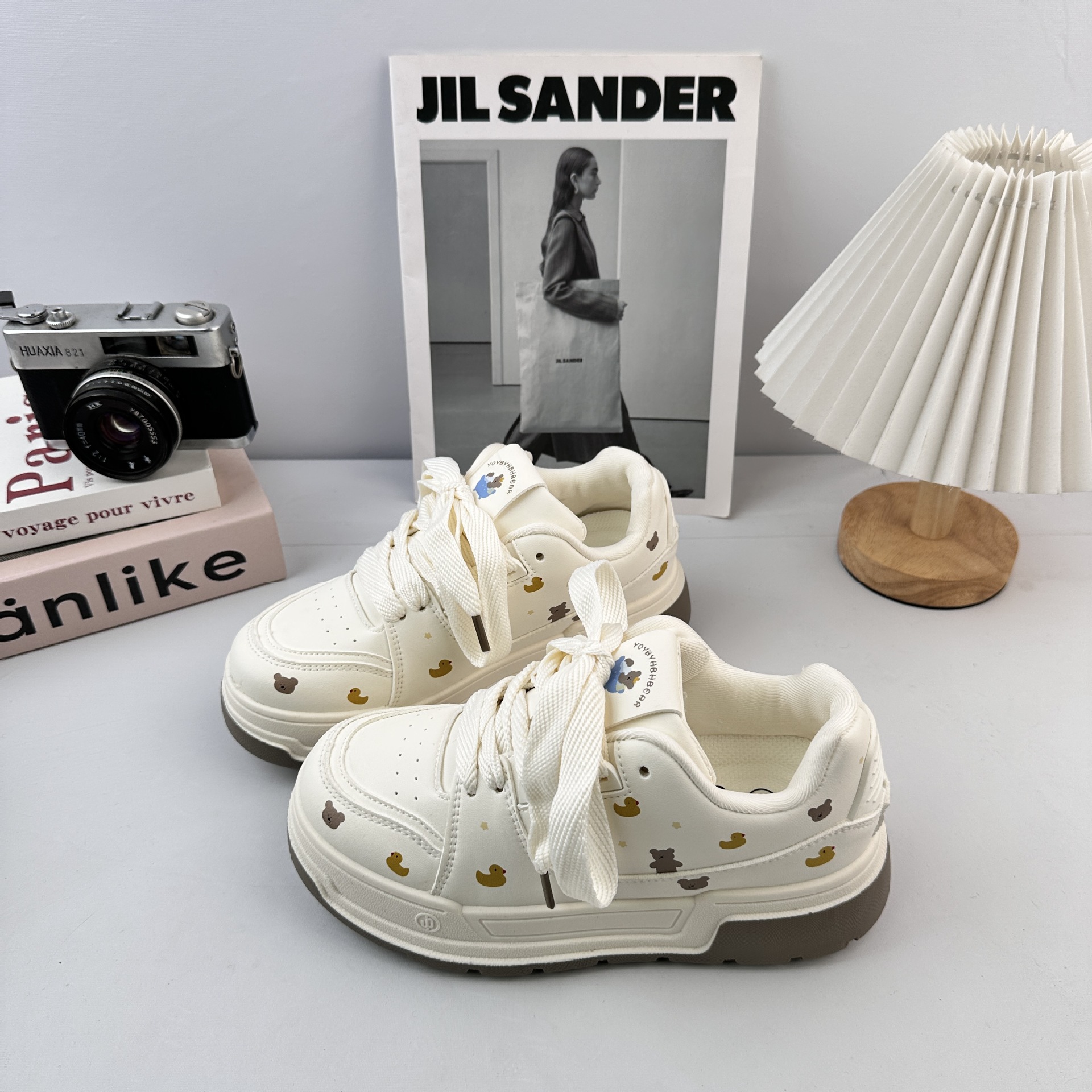 Farwave retro zapatos blancos para mujeres otoño y invierno 2025 zapatos de pan de suela gruesa de moda zapatos de lona de cuero zapatos de panel