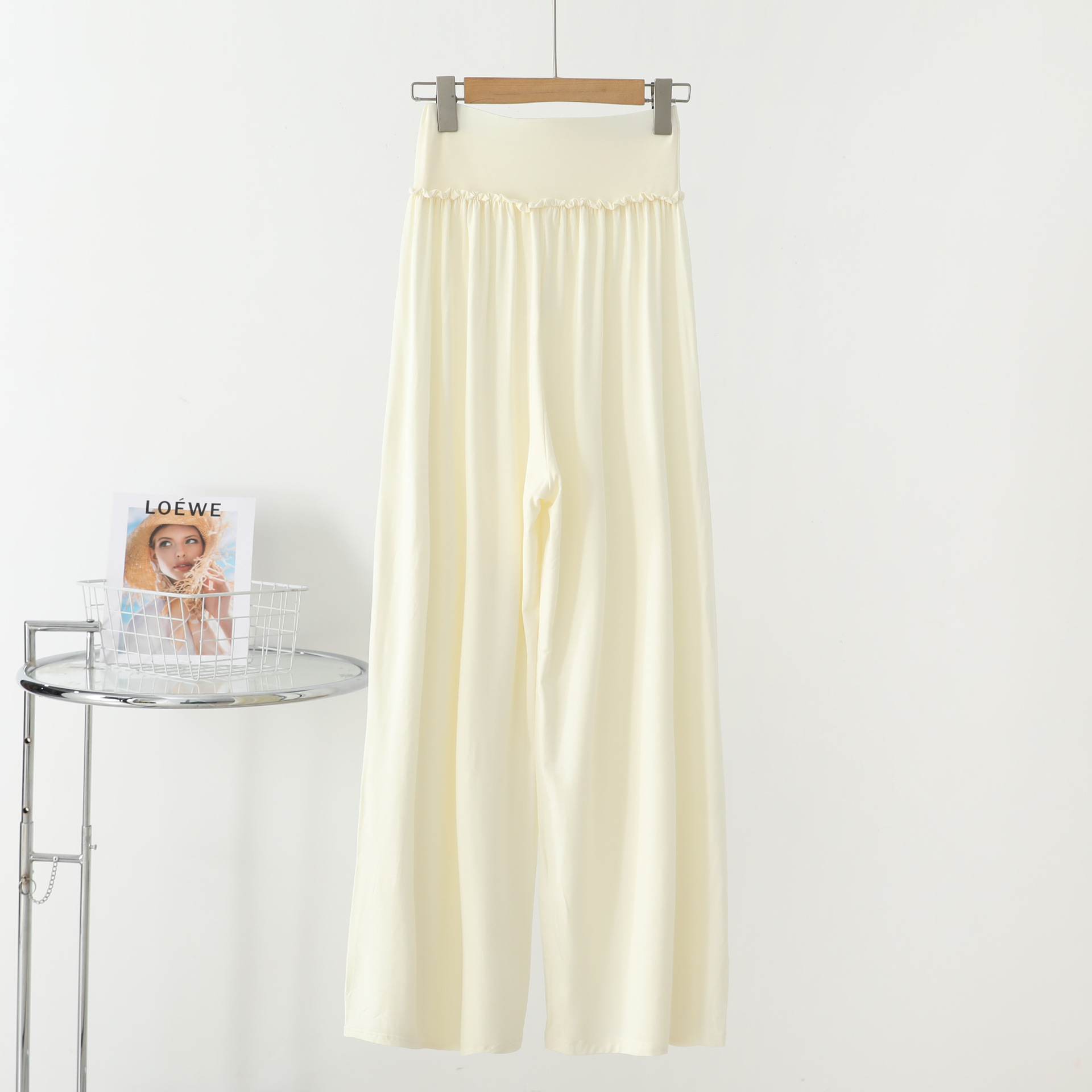 Кремовые штаны