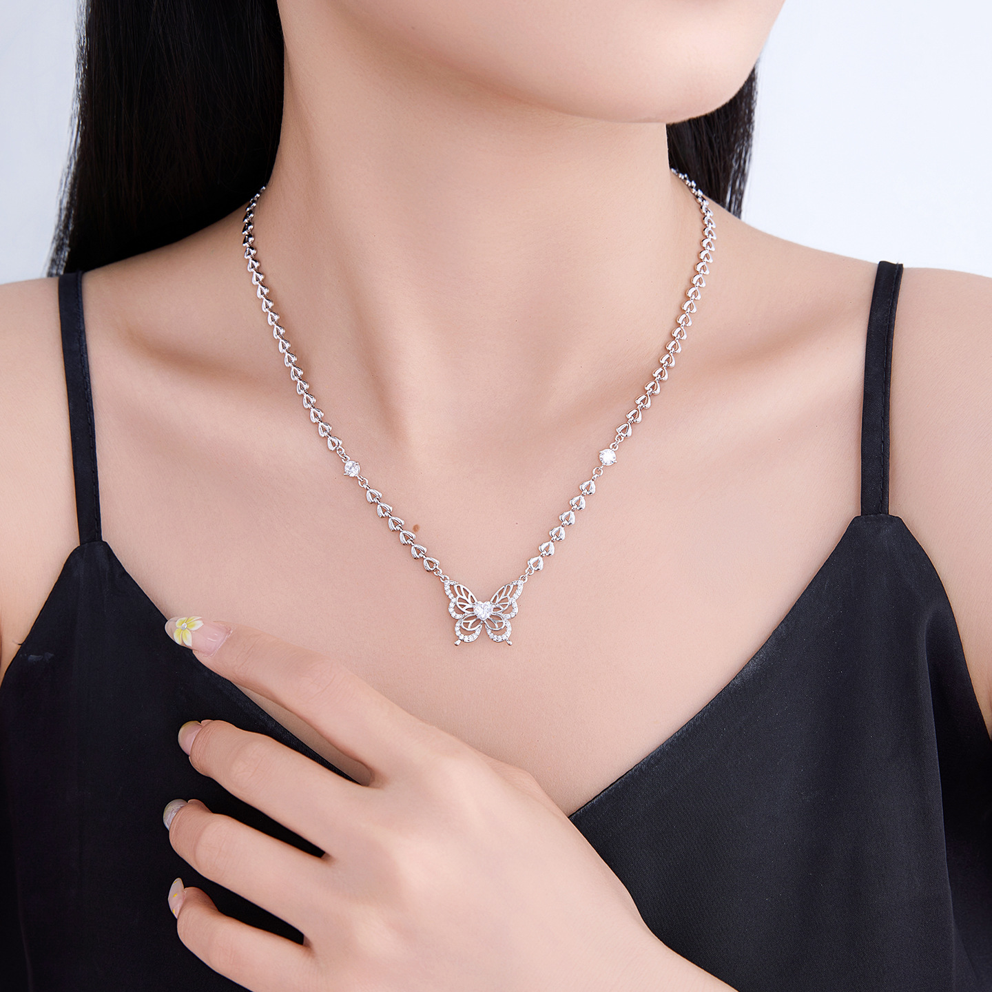 Xuping hueco mariposa nicho japonés estilo coreano cadena clavícula aleación de cobre verano suave simple lujoso temperamento ligero joyas para mujeres