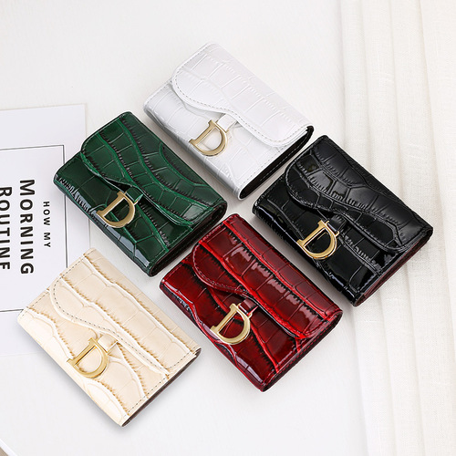 European and American fashionable crocodile pattern cowhide texture women's card holder with multiple card slots and anti-degaussing function driver's license holder