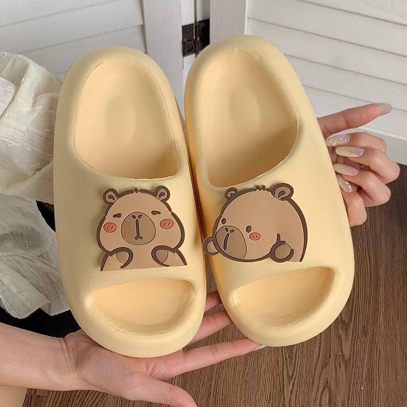 Celebridades de Internet lindas sandalias y pantuflas de mierda para hombres y mujeres baño de suela gruesa antideslizante hogar interior EVA verano ropa exterior pareja image 13