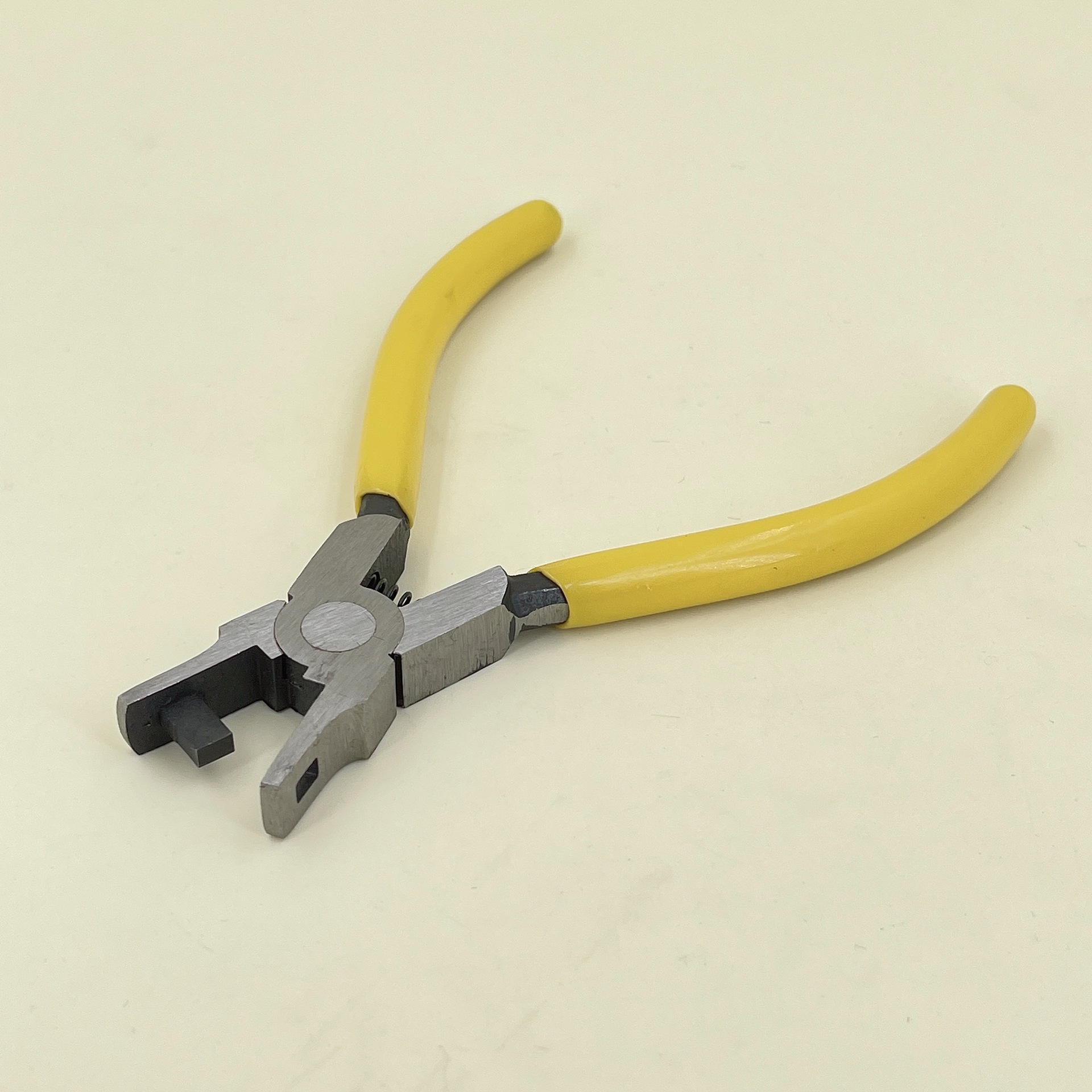 修表工具 方形手表带打孔器皮表带打孔钳吊牌薄铁皮打洞钳打孔机