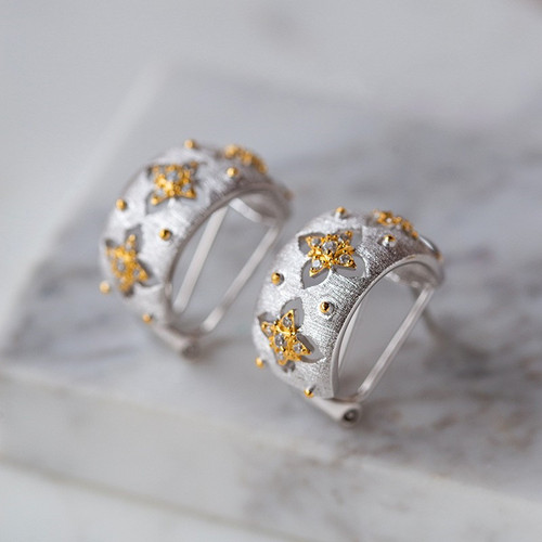 European and American Retro Italian Crafted Brushed Gold Plated Luxury Four-Leaf Clover Diamond Stud Earrings