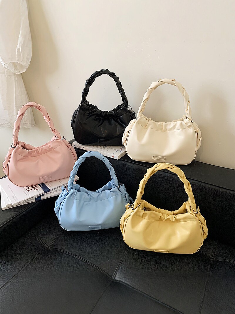 Corea del Sur nueva bolsa de mano plegada mujer 2026 primavera nicho versátil bolso de mochila simple de moda bolsa de nube de viaje