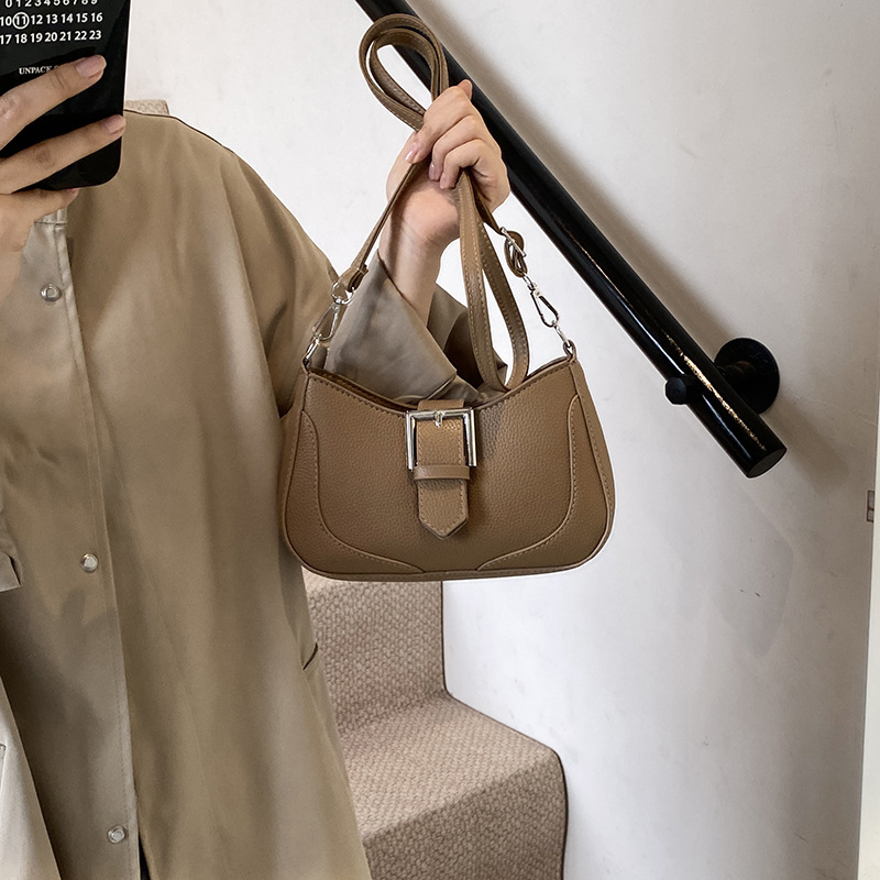 2024 nuevo bolso femenino verano Sen Meng retro chica caliente bolso de axila textura bolso de luna nueva bolso de mensajero de un solo hombro marea