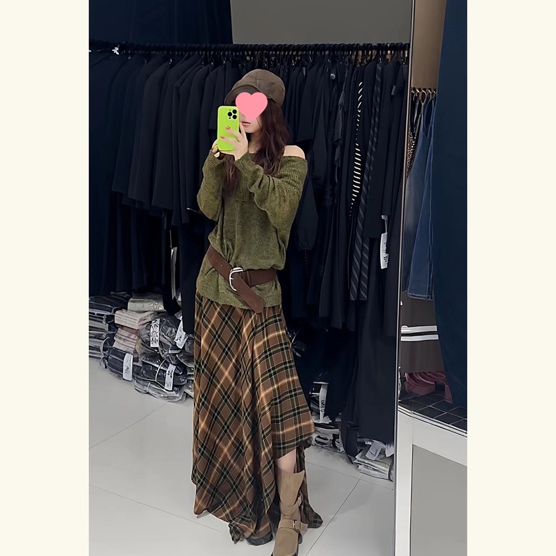 轻熟风时尚绿色一字肩长袖针织上衣女秋季格纹不规则半身裙两件套|undefined