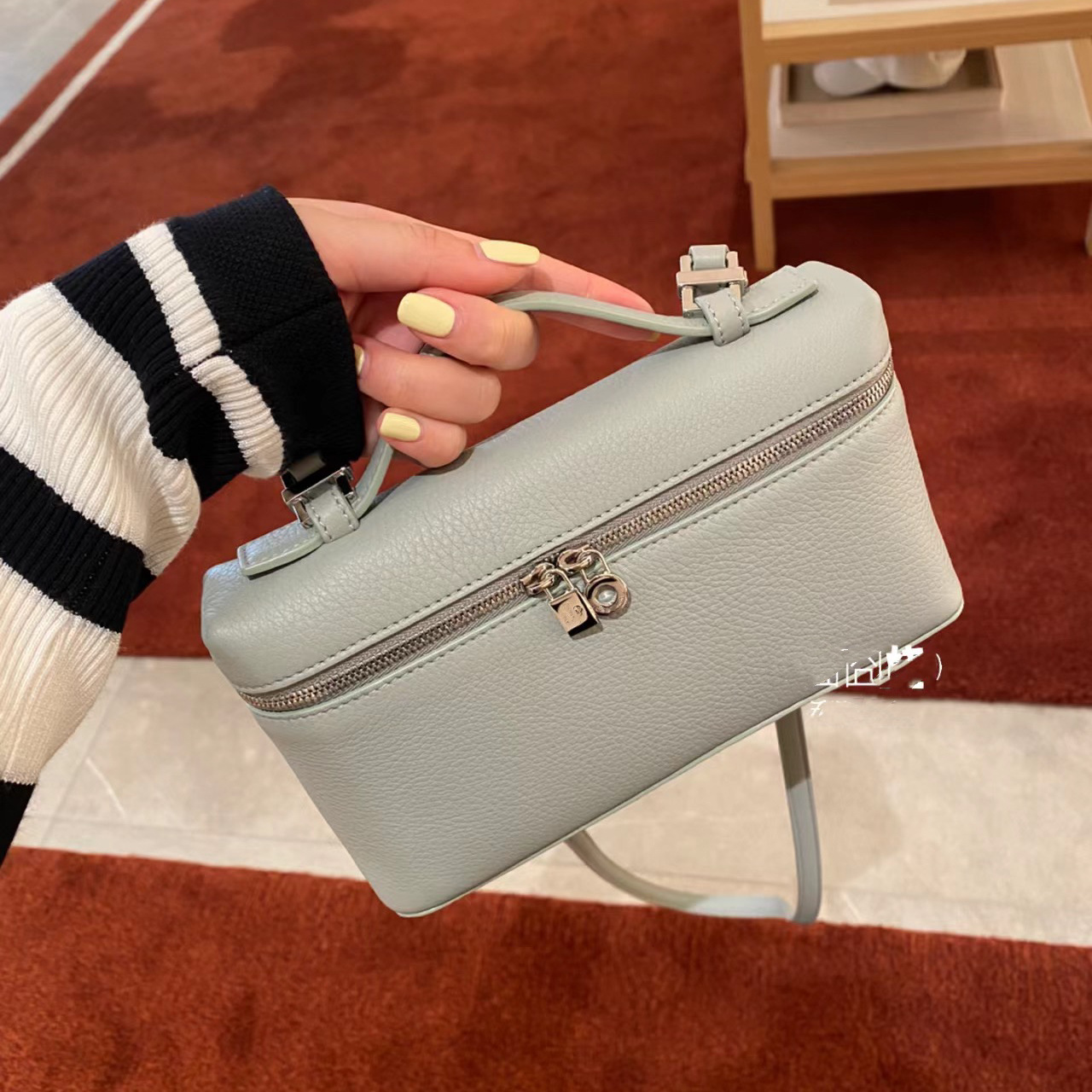 Fog blue [hardware without letters]]