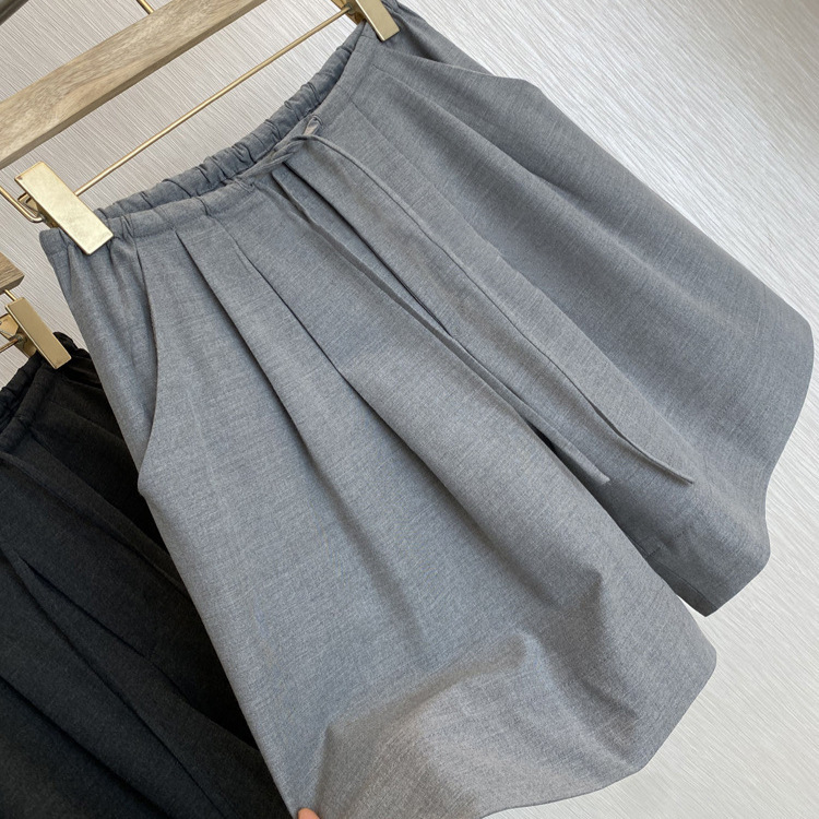 Angry push!! Explosions in the foreign single factory, niche designers pleated anti-wrinkle pendant suit shorts female summer