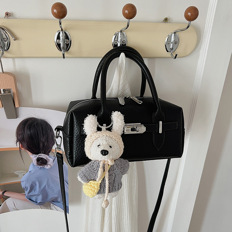 2026 New Niche Design Boston Bag For Women Luxury Feel Plush Rabbit Pendant Large Capacity Shoulder Commuter Bag - Thumbnail 6