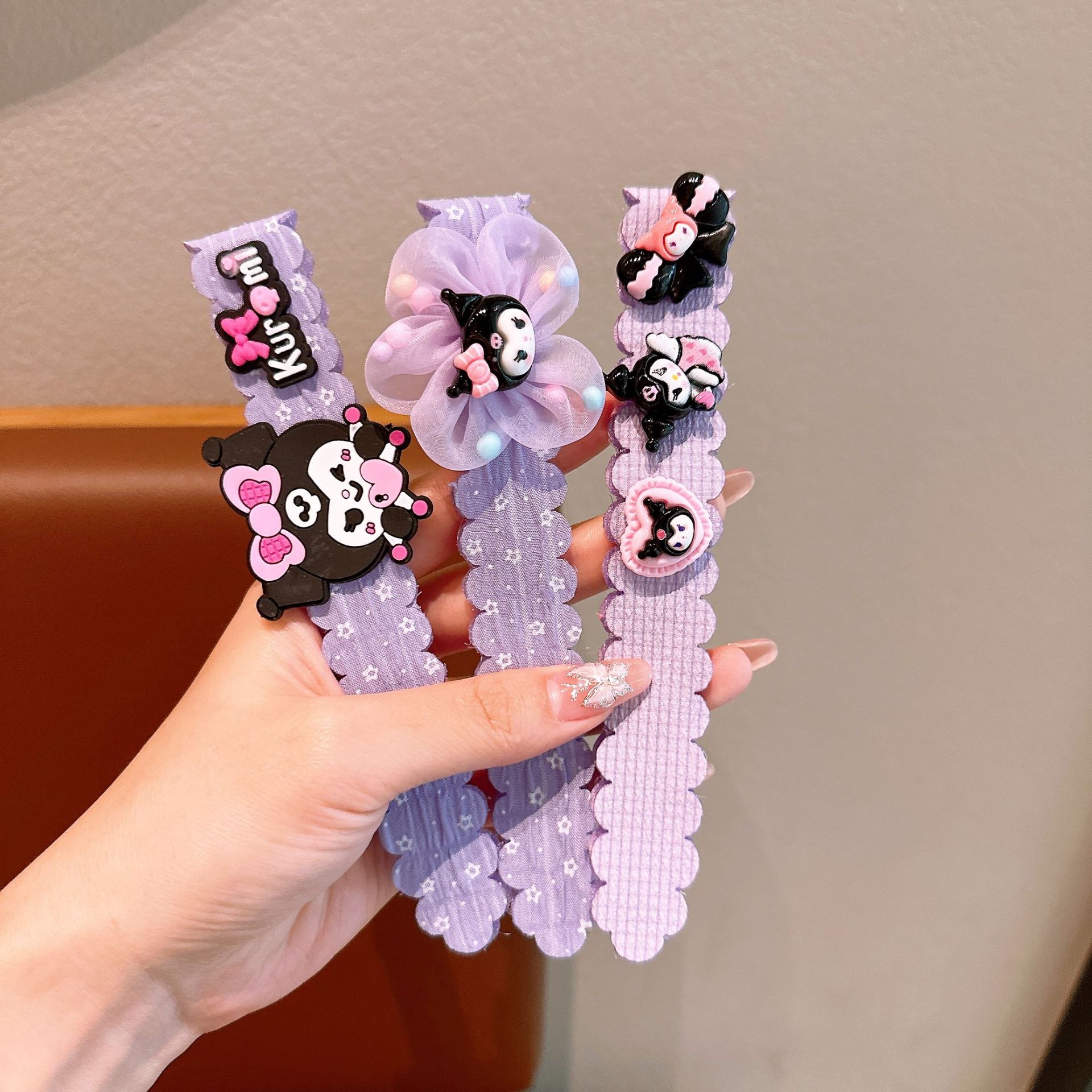 Los niños aman los dibujos animados Sanrio publicó un nuevo velcro, pero Koolomi, la cabeza de la niña para terminar los accesorios de pelo