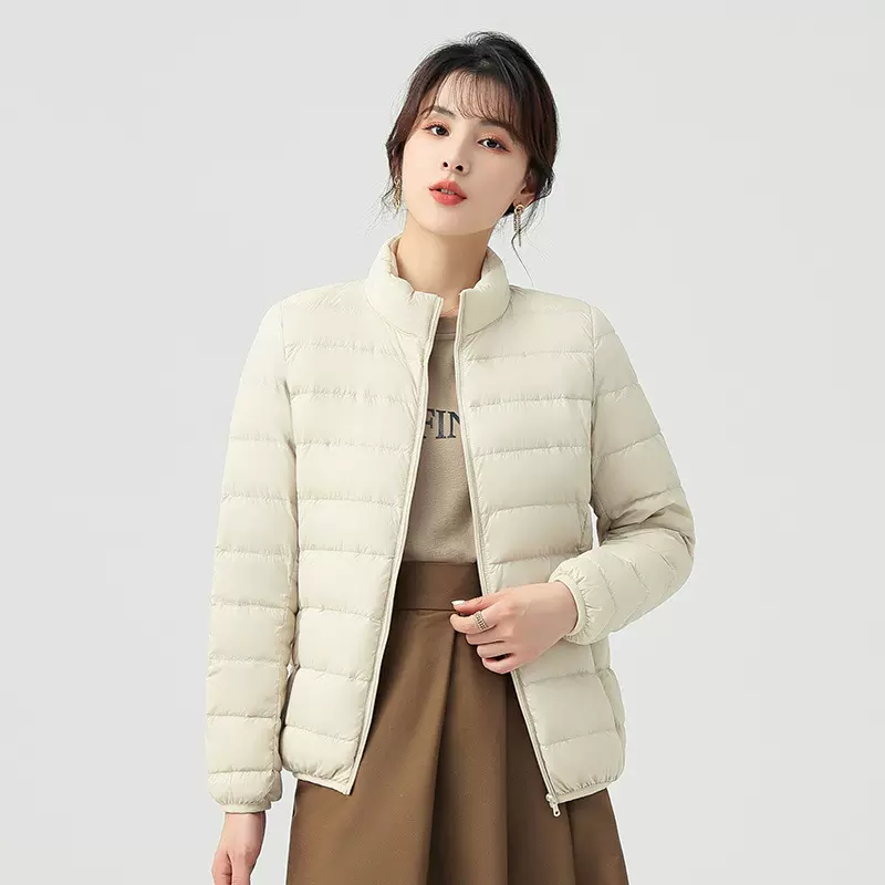 春秋季轻薄款羽绒服保暖新款2023年女短款圆领小个子修身驼色外套