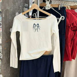 BM风秋季新款白色芭蕾舞鞋露肩长袖T恤女 性感一字肩内搭短款上衣