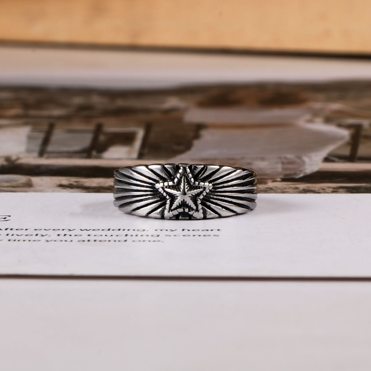 ����ʱ������ �Ѹ�����ǽ�ָ�и��Գ�������Ů����ָ������SA961