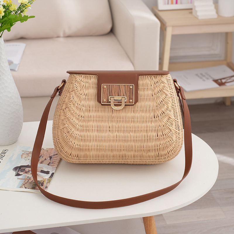 Fashion women's straw bag handbag popular niche design woven bag lock closed shoulder bag shopping bag