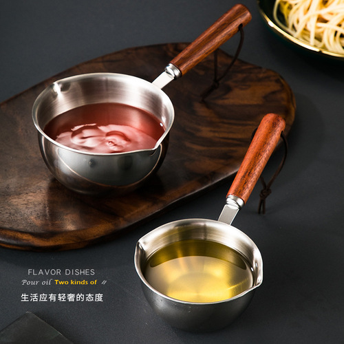 304 stainless steel wooden handle pouring oil pot, cooking seasoning, pouring sauce pot, burning oil, chopped green onion, hot oil small pot, mini milk pot