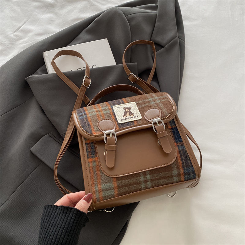 Nueva bolsa de invierno 2024 bolsos de moda de mujer mochila de hombro portátil de gran capacidad retro mochila de hombro