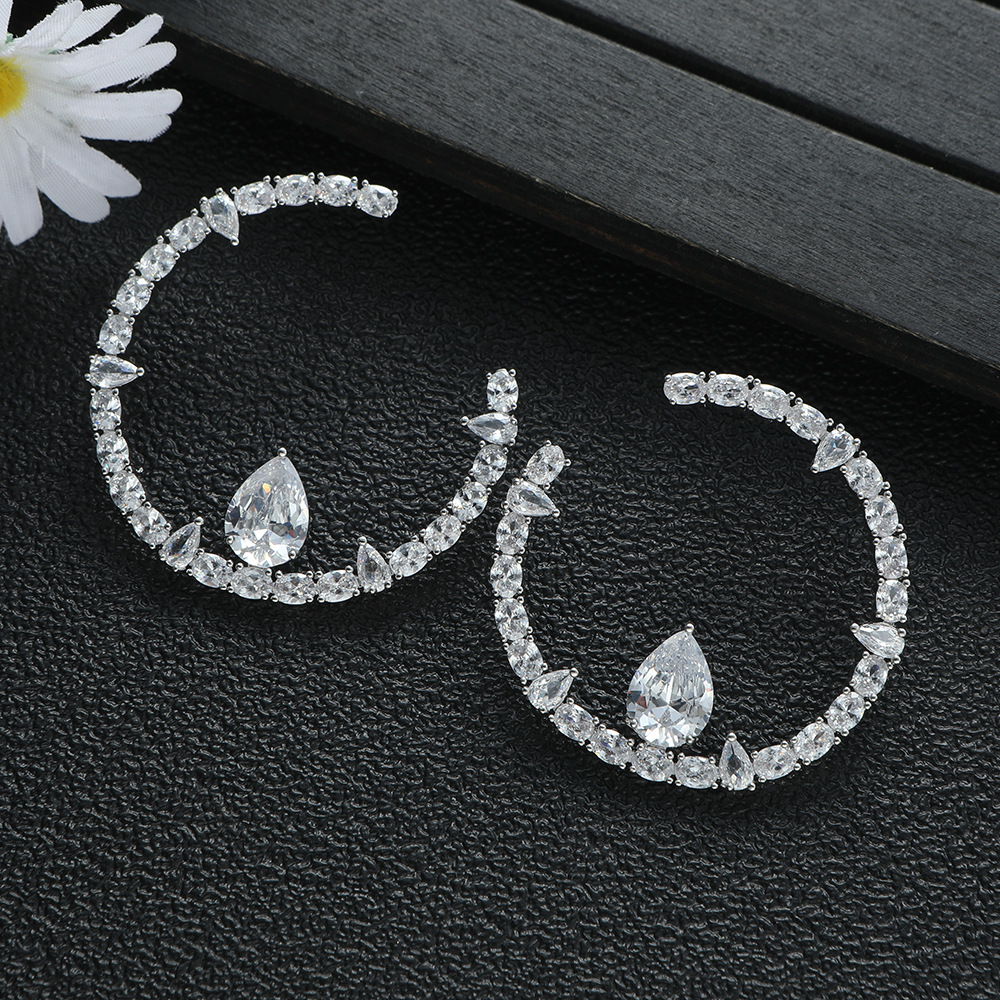 three dimensional retro geometric earrings drop-shaped with zircon