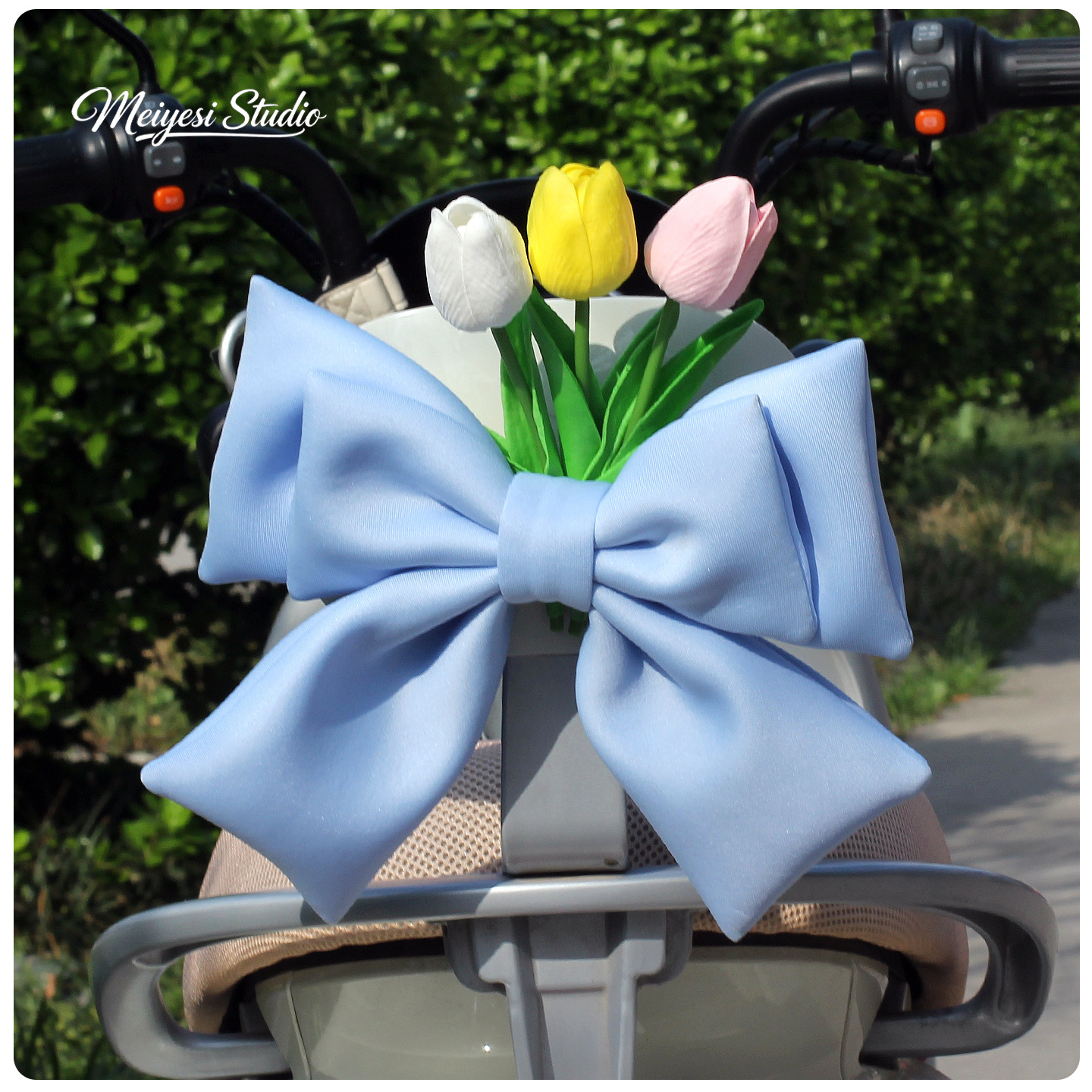 Auto eléctrico arco decoración de corazón de niña adornos tulipanos 2026 nuevos accesorios de motocicleta de baterías de chicas