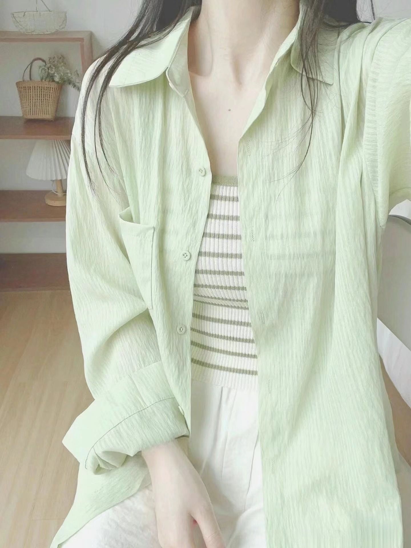 연한 초록색