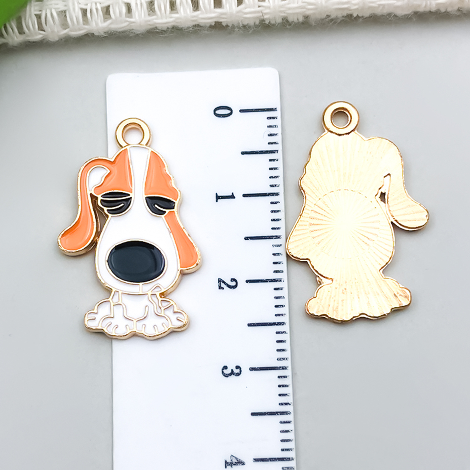 주황색과 흰색 바지 26x16mm-1.6g-22999 1개