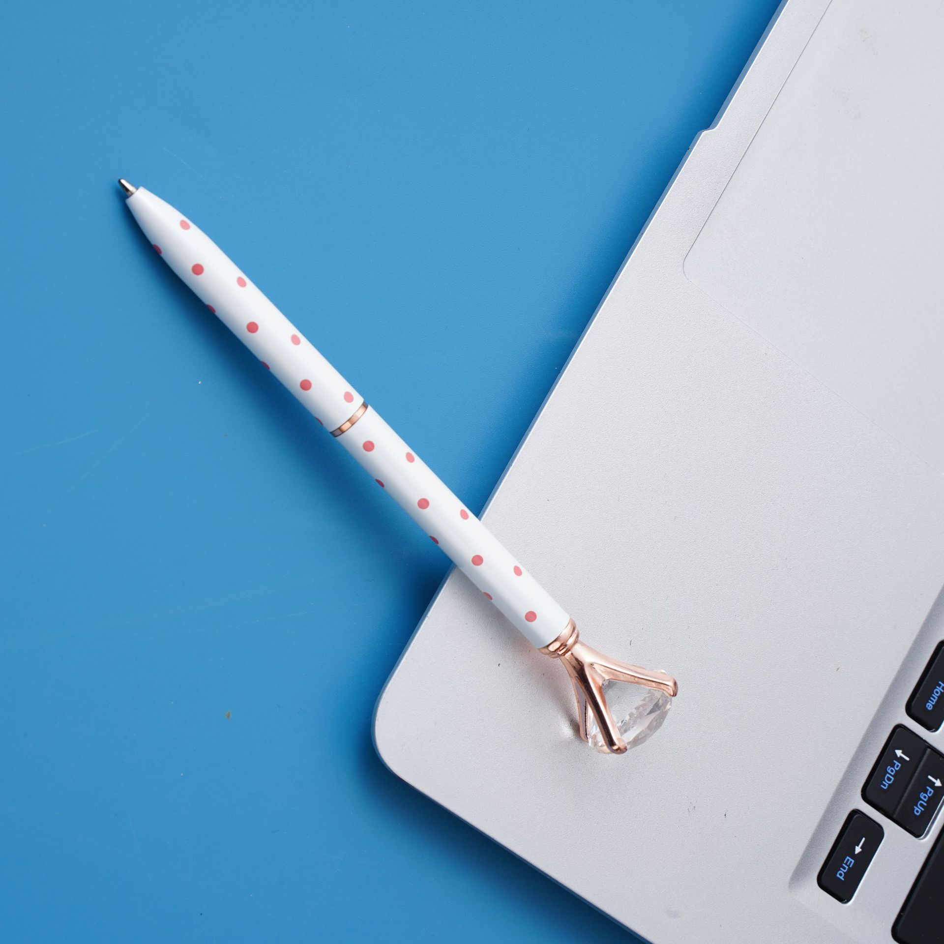 Fábrica al por mayor multicolor en stock bolígrafo de diamantes ins estilo Oficina pluma de metal Logotipo de impresión