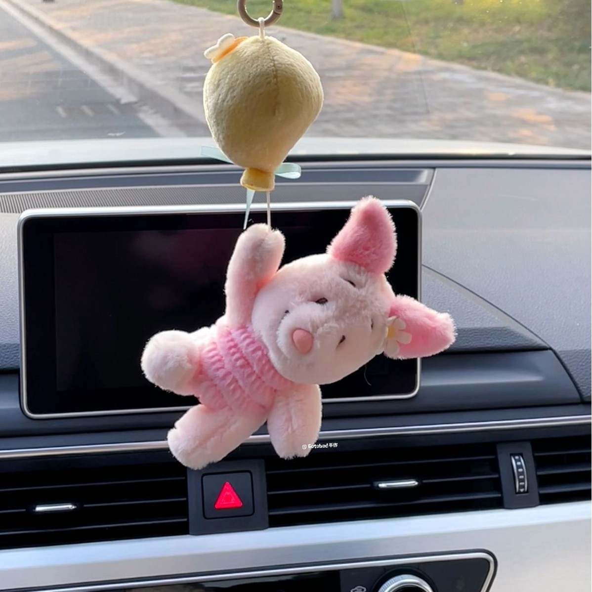 Nuevo automóvil creativo caricatura Piggy Pije colgante de automóvil espejo retrovisor colgante muñeca de peluche adornos de automóvil