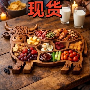 ���R�d��Highland Cow Wooden Charcuterie Board�ߵ�ţ��ʳ�бP