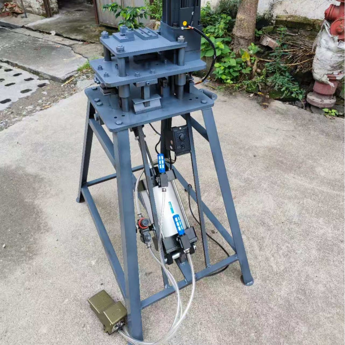 20极简玻璃门冲孔模具 边框打孔器 20铝框窄边玻璃门钻铰链孔机器