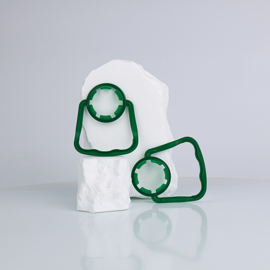 Proveedor al por mayor botella de agua potable desechable mango de plástico 28 / 30 calibre botella de bebidas PE mango