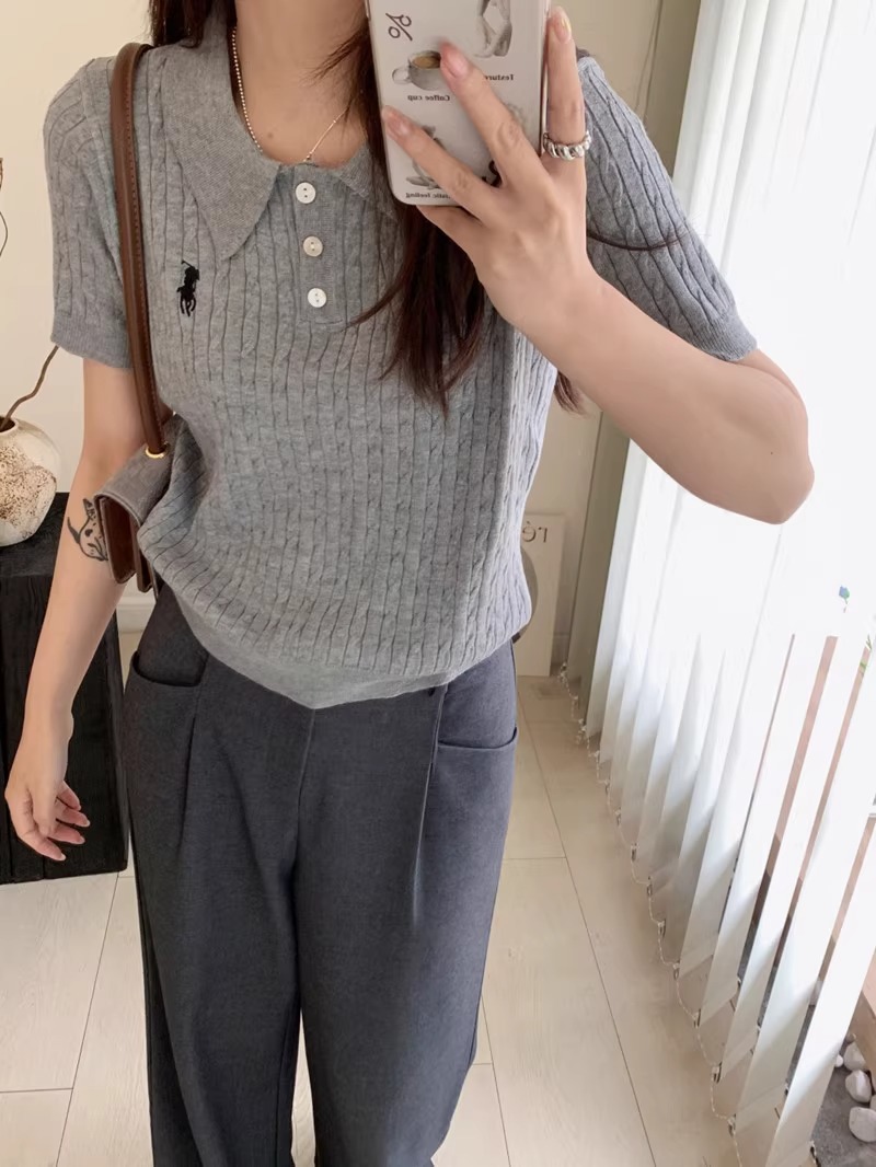 Áo thun polo nữ tay ngắn dệt kim xoắn thêu ngựa dáng ngắn — Màu trắng (tay áo ngắn cổ polo thêu ngựa) chi tiết 3