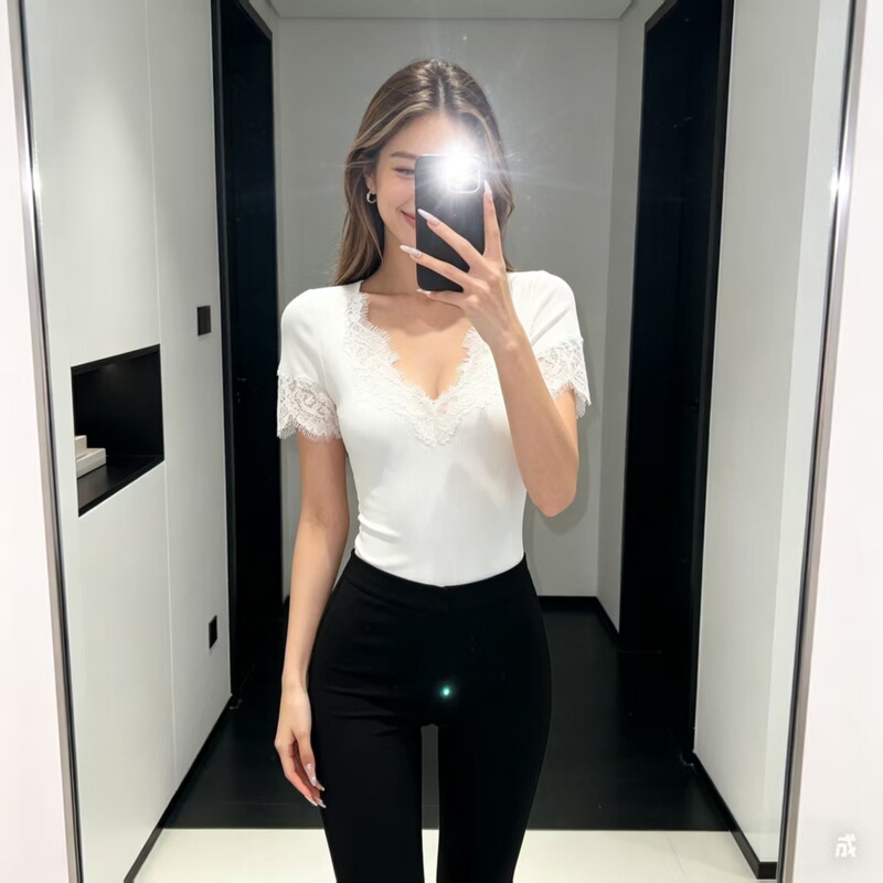 2026 Spring and Summer New Style Pure White Lace-Trimmed Patchwork V-Neck Knitted Short-Sleeved One-Piece Top with Versatile Elegance