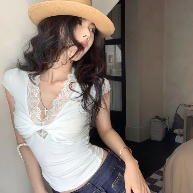 Spring and Summer Pure Desire Lace Patchwork V-Neck Twist Short-Sleeve T-Shirt for Women, Stylish Sweet and Spicy Slim-Fit Top, Stunning Blouse Spring and Summer Pure Desire Lace Patchwork V-Neck Twist Short-Sleeve T-Shirt for Women, Stylish Sweet and Spicy Slim-Fit Top, Stunning Blouse