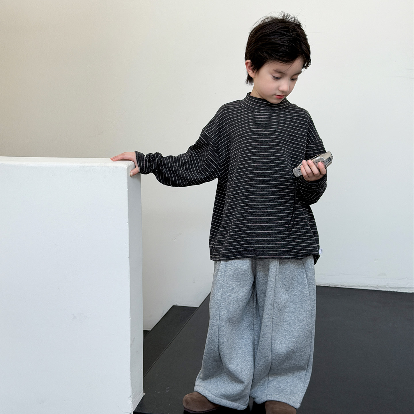 McCarthy ropa infantil para niños a rayas camiseta de base de invierno 2025 nuevo estilo coreano de camiseta caliente para niños molido en el interior