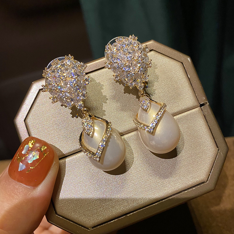 Retro design universal elegant earrings drop-shaped pearl