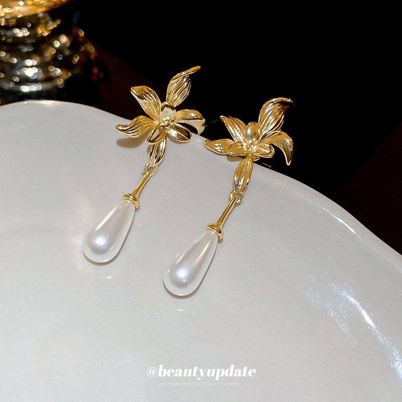 Pendientes de flor de perla con gota de agua de aguja plateada de oro real Pendientes largos retro franceses Pendientes de lujo ligero de moda