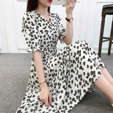 跨境波西米亚碎花长裙韩版修身连衣裙高腰V领荷叶边中袖沙滩裙子