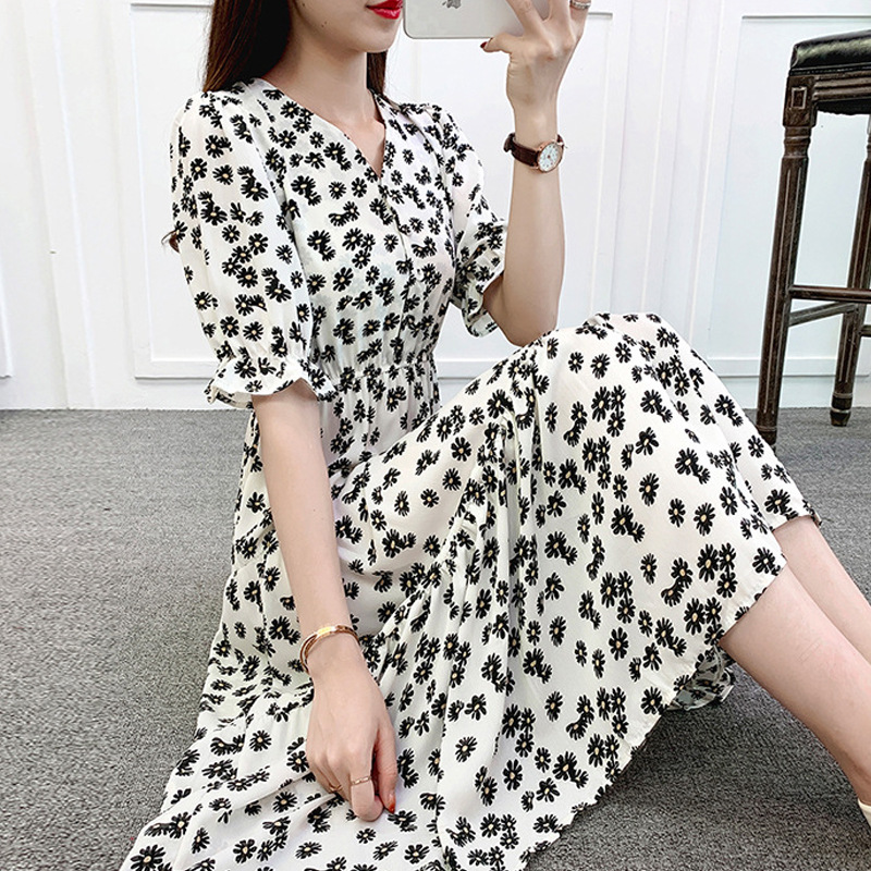 跨境波西米亚碎花长裙韩版修身连衣裙高腰V领荷叶边中袖沙滩裙子