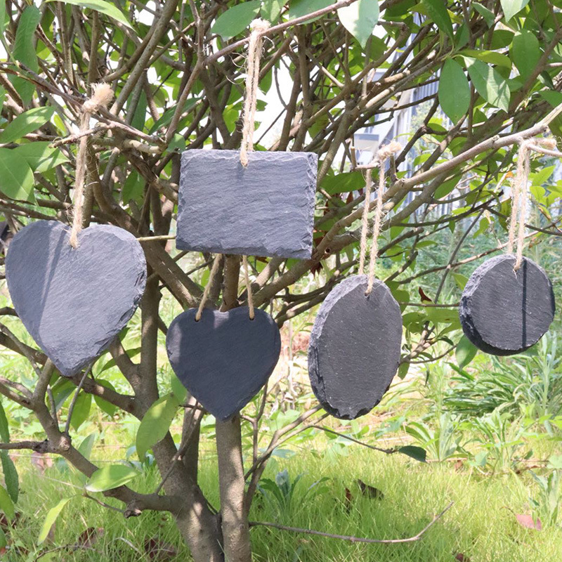 Mayorista etiqueta de planta de pizarra natural etiqueta de piedra de jardinería negra cardíaca pizarra cuadernita cuerda de cáñamo etiqueta colgante