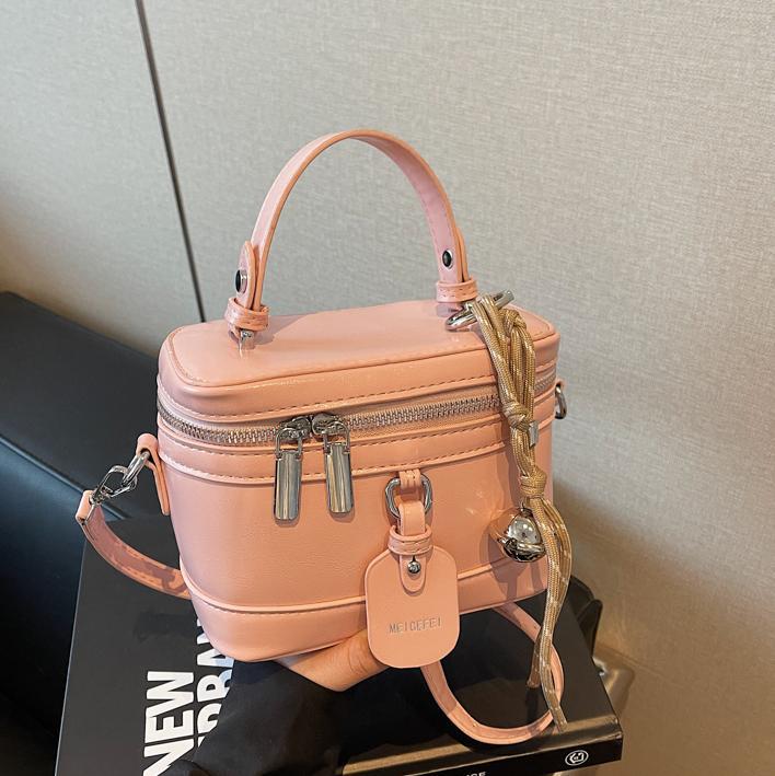 Bolso de mano popular de super fuego para mujeres 2025, nuevo bolso de hombro de tendencia versátil, sensación de alto nivel, bolso de mochila simple.