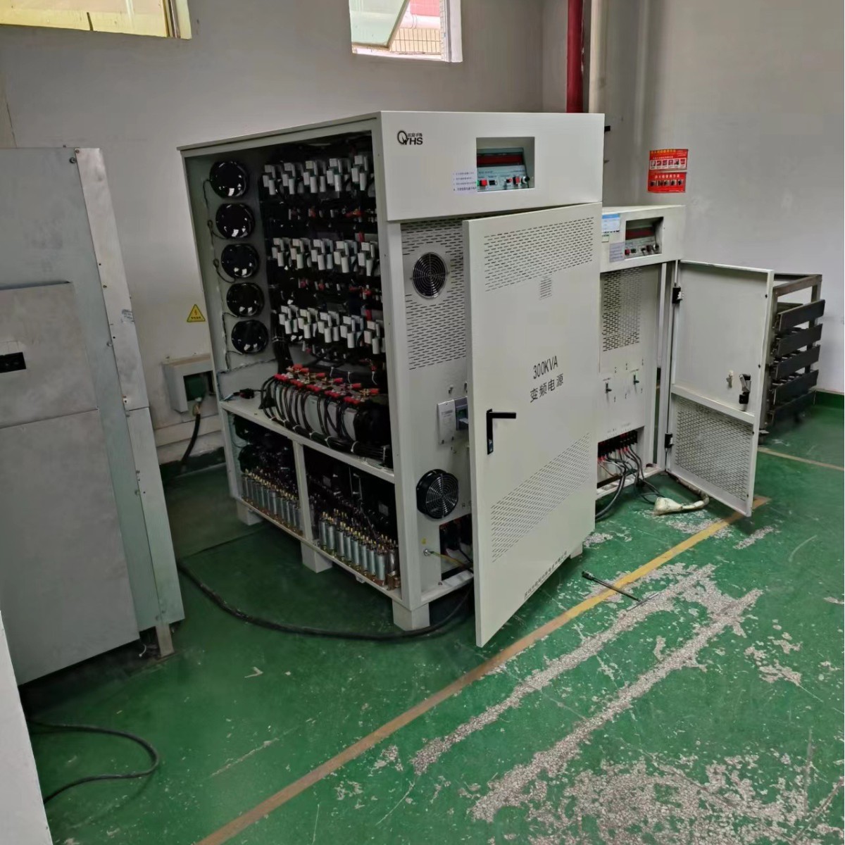 ŷ����˹����300KVA��Ƶ��Դ������ݸ���ʣ����0-300V 0-600V