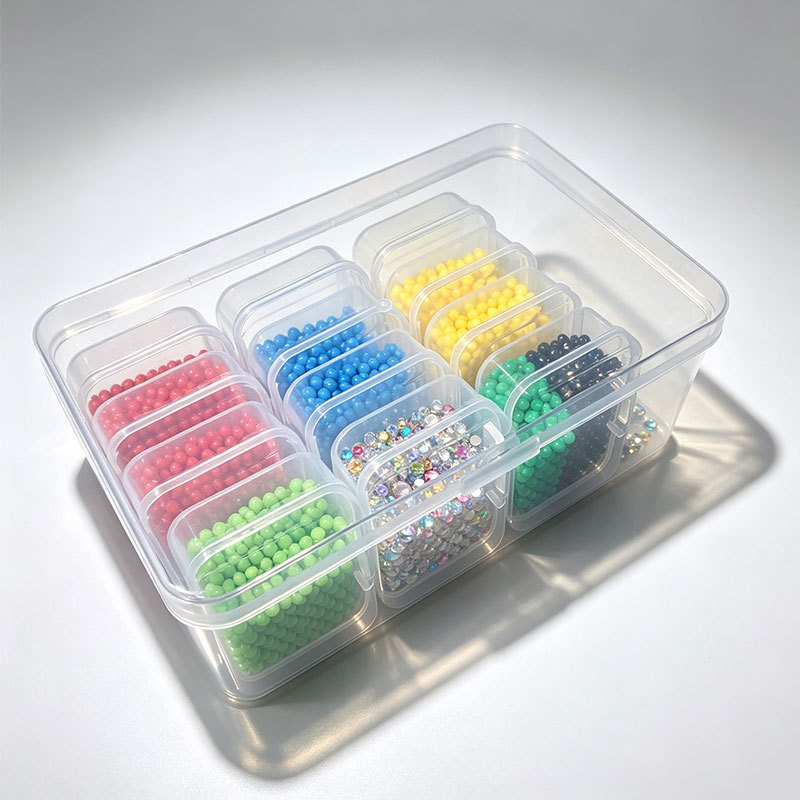 Caja de almacenamiento transparente de plástico PP con tapa abatible para cuentas, accesorios de manicura, pendientes, anillos y artículos pequeños variados.