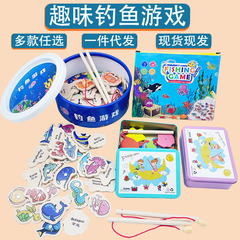 幼稚園の子供の趣味の磁気は木製の桶に詰めて釣りをします。